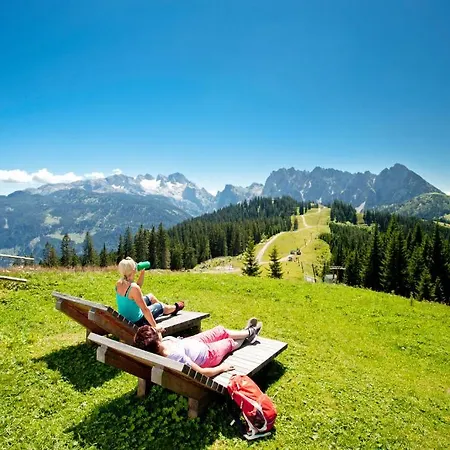 Dachstein West Gmbh-kirchenwirt Russbach 3* 루스바흐 암 파스 그슈에트