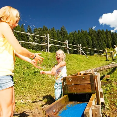 Dachstein West Gmbh-kirchenwirt Russbach Russbach am Pass Gschütt